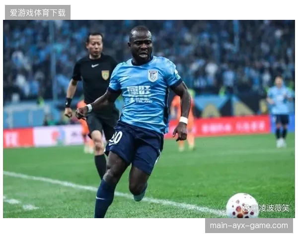 半场逆转!英博1-0西海岸:德尔加多的神奇助攻与阿奇姆彭的绝杀——足球赛场上的“逆转之王”